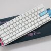 TECLADO GAMER DUCKY ONE 2 MINI PURE WHITE RGB VERSION  GAMING CHERRY MX RED DOUBLE-SHOT PBT MECANICO