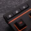 teclado gamer hyperx alloy qwerty español latinoamérica color negro con luz rgb